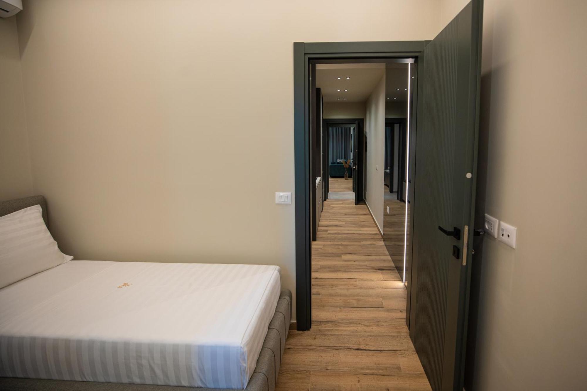Vlore Luxury Apartaments "Fael" ภายนอก รูปภาพ